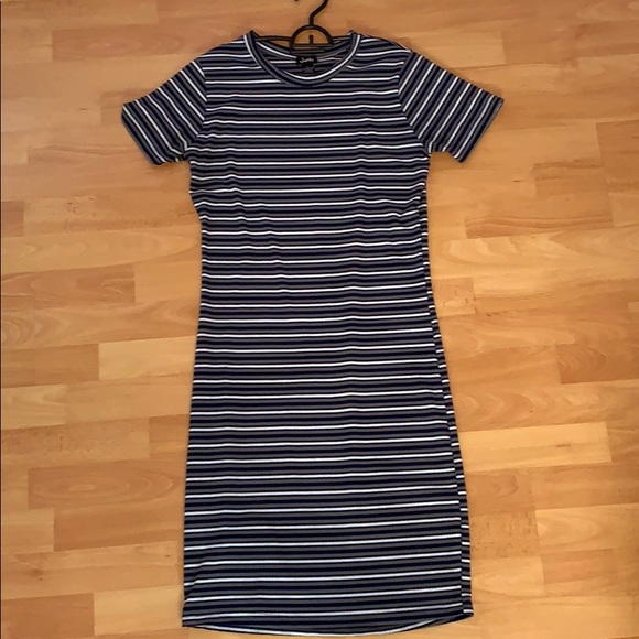 Dresses & Skirts - Short sleeve dress (not super tight, bit loose)